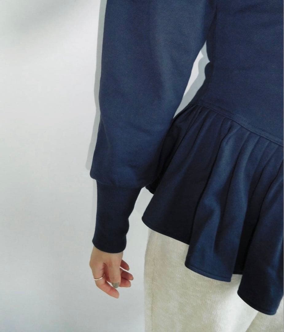 人気色　未開封試着無　angielala LULU ぺプラムスウェット　ネイビー