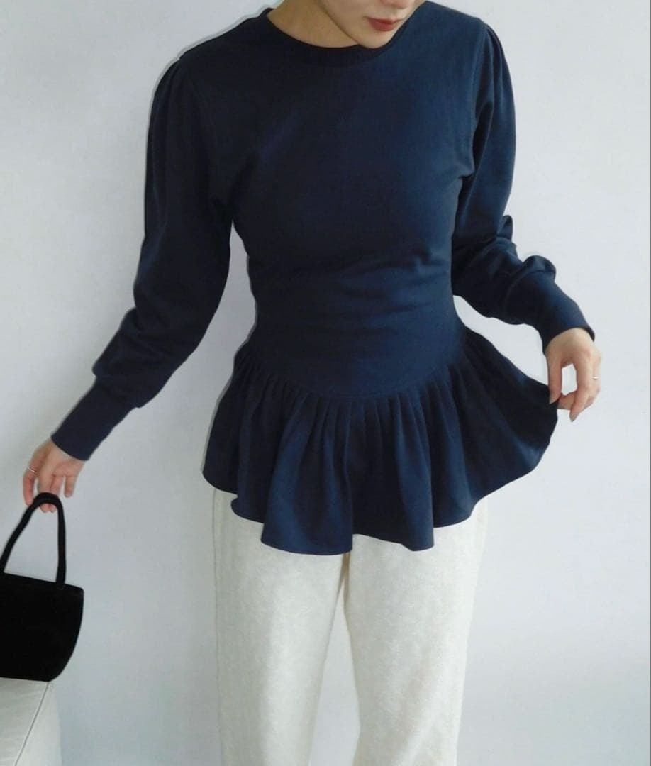人気色　未開封試着無　angielala LULU ぺプラムスウェット　ネイビー