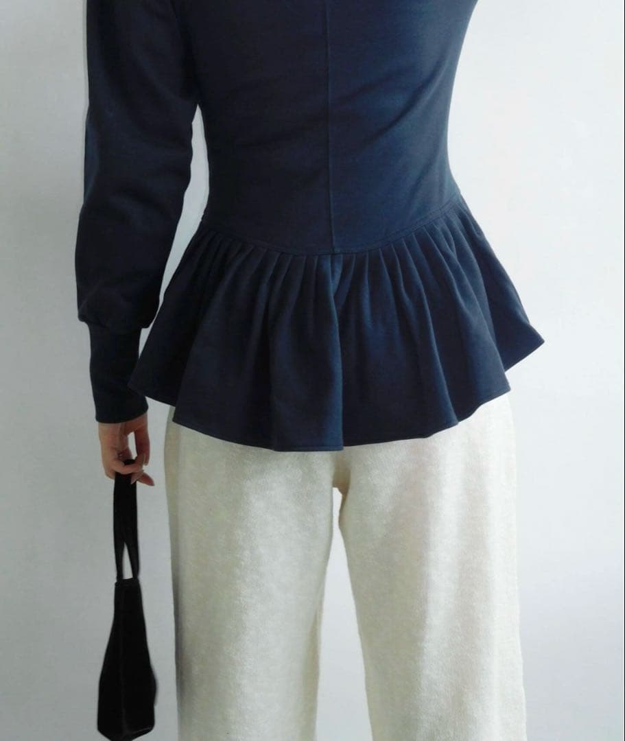 人気色　未開封試着無　angielala LULU ぺプラムスウェット　ネイビー