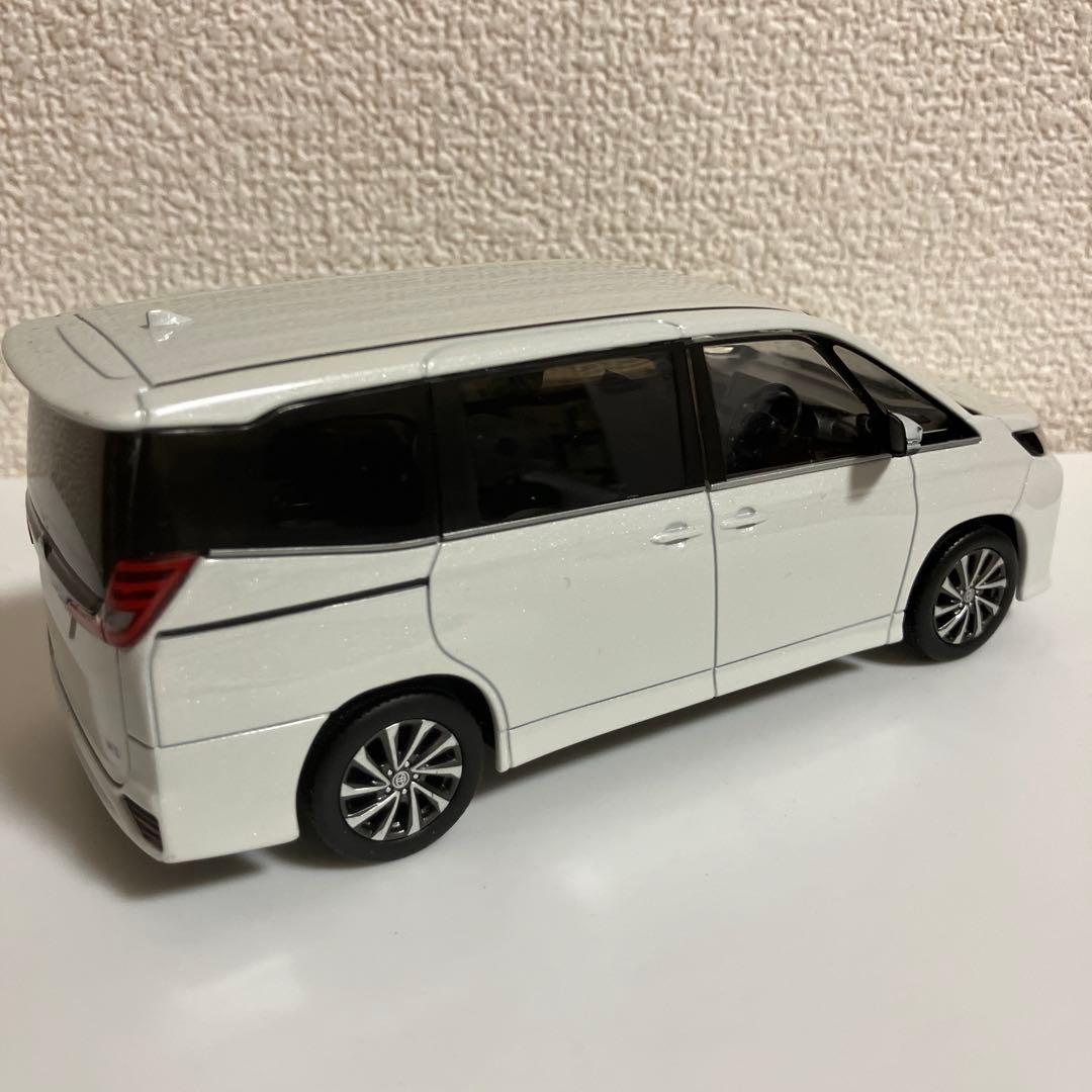 90ノア カラーサンプル　ミニカー