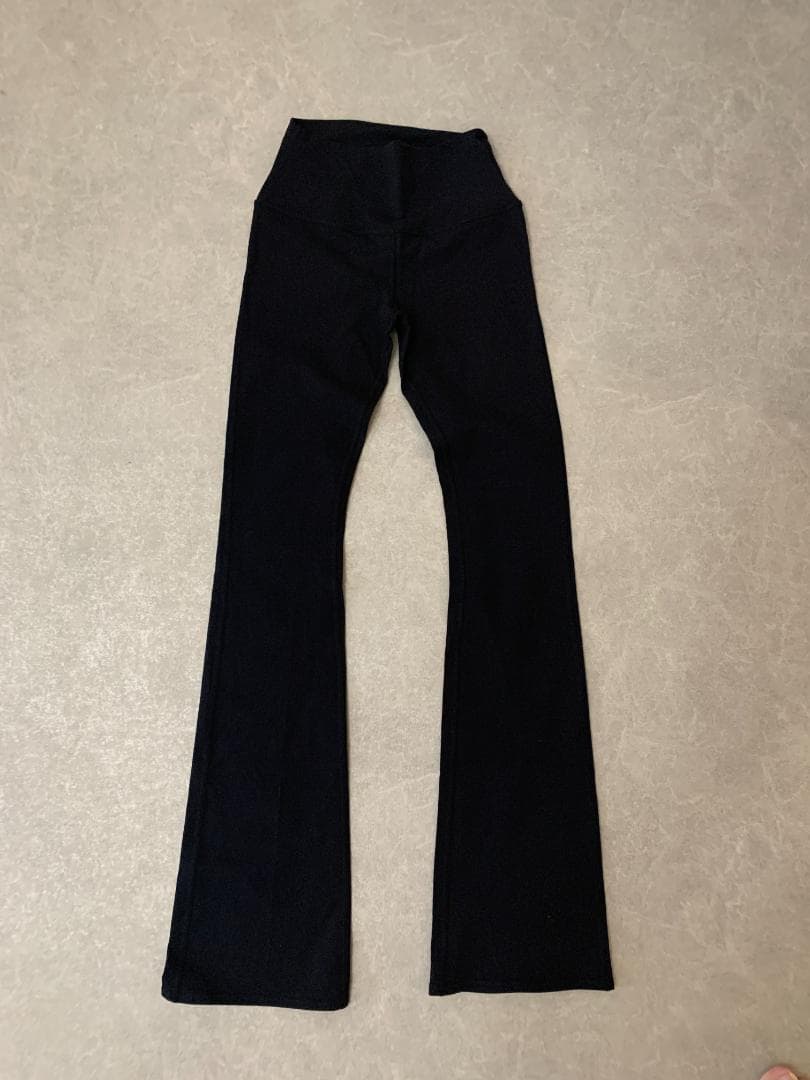 alo ブラック フレアヨガパンツ XS