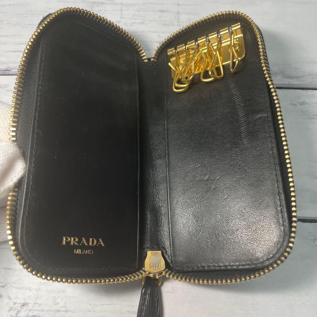 プラダ 6連キーケース エピ風 ブラック