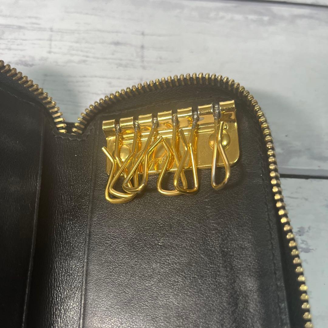 プラダ 6連キーケース エピ風 ブラック