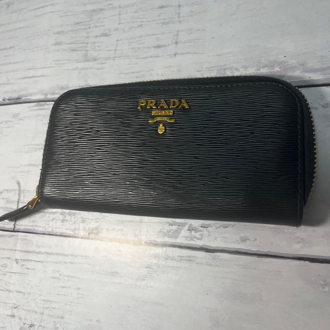 プラダ 6連キーケース エピ風 ブラック