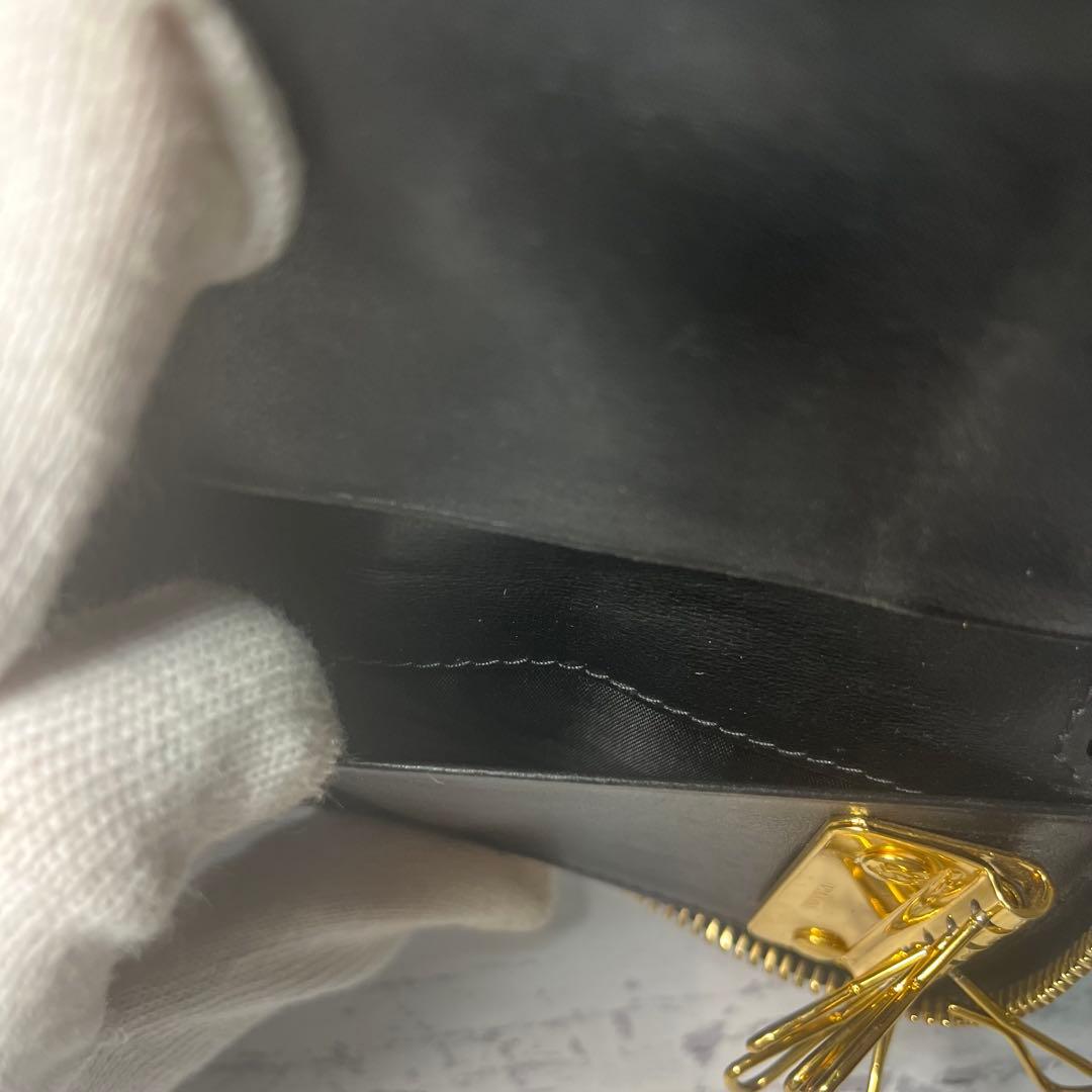 プラダ 6連キーケース エピ風 ブラック