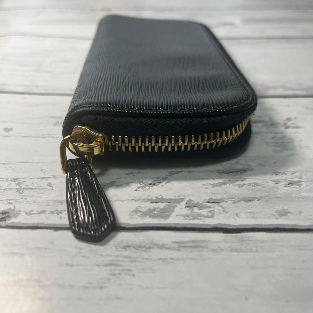 プラダ 6連キーケース エピ風 ブラック