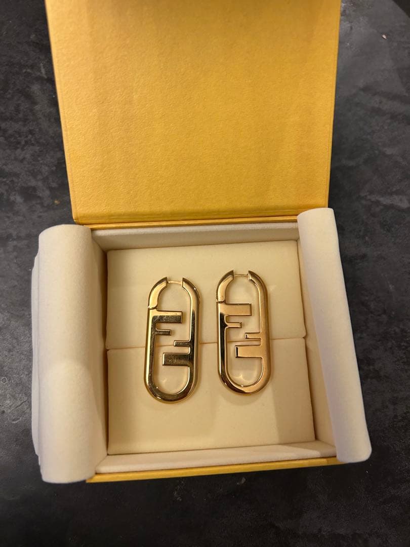 FENDI フェンディ　オーロックシングル　ピアス