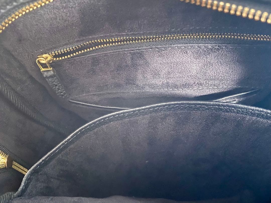 【三連休限定】HushTug 本革 リュック 黒 ゴールドジップ シボ革