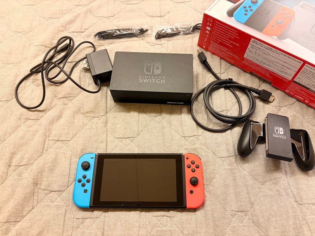 ぴ*様 Nintendo Switch 本体 ネオンブルー・レッド