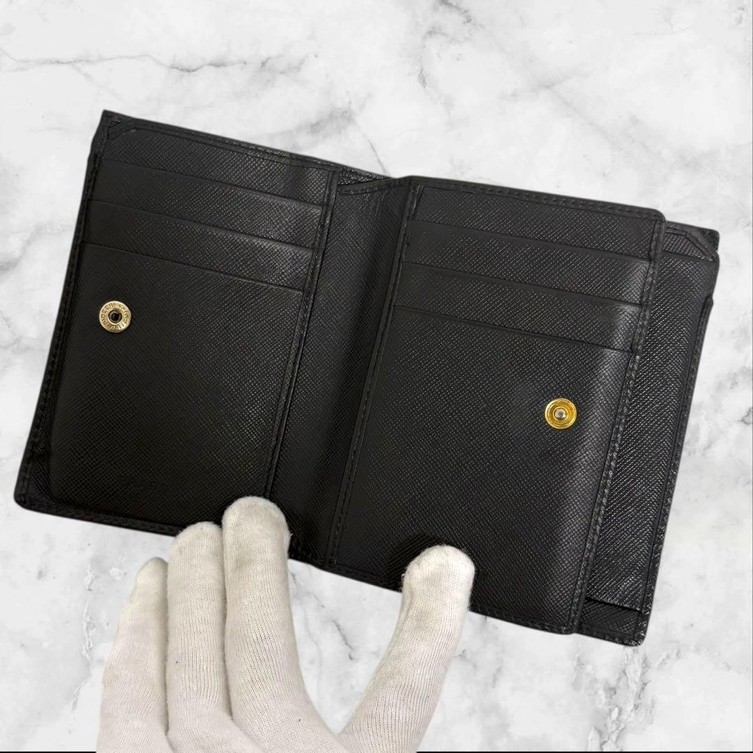 美品✨ PRADA プラダ 二つ折り財布 サフィアーノ ブラック 三角ロゴ