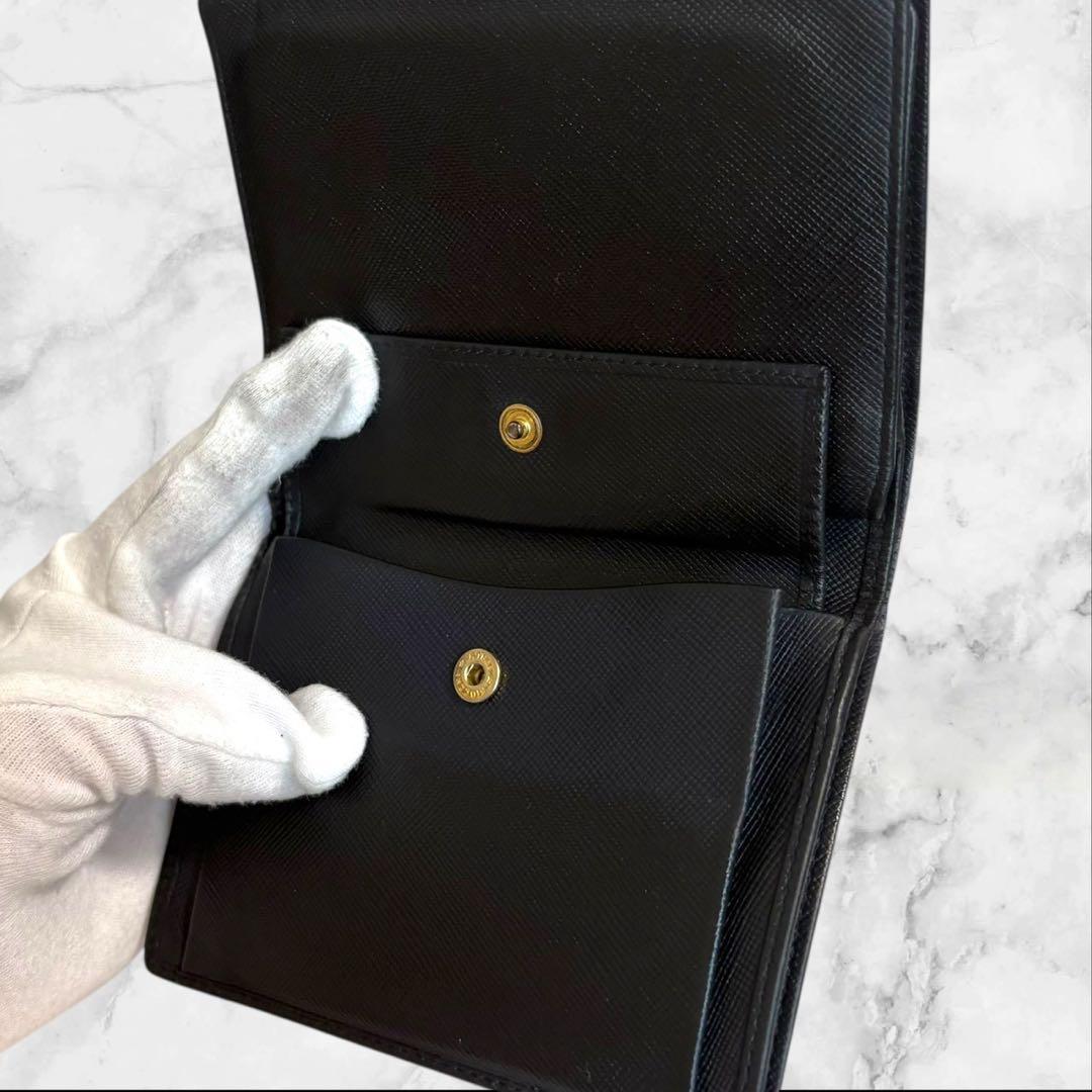 美品✨ PRADA プラダ 二つ折り財布 サフィアーノ ブラック 三角ロゴ