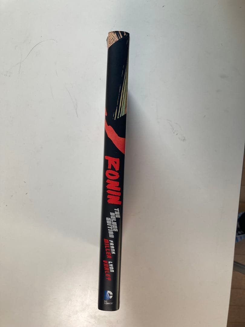 RONIN: The Deluxe Edition 英語です。　ハードカバー