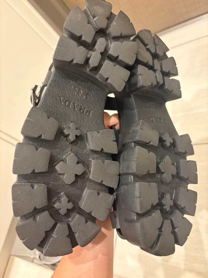 【KIN】PRADA ブラック ラバー サンダル ストラップ付