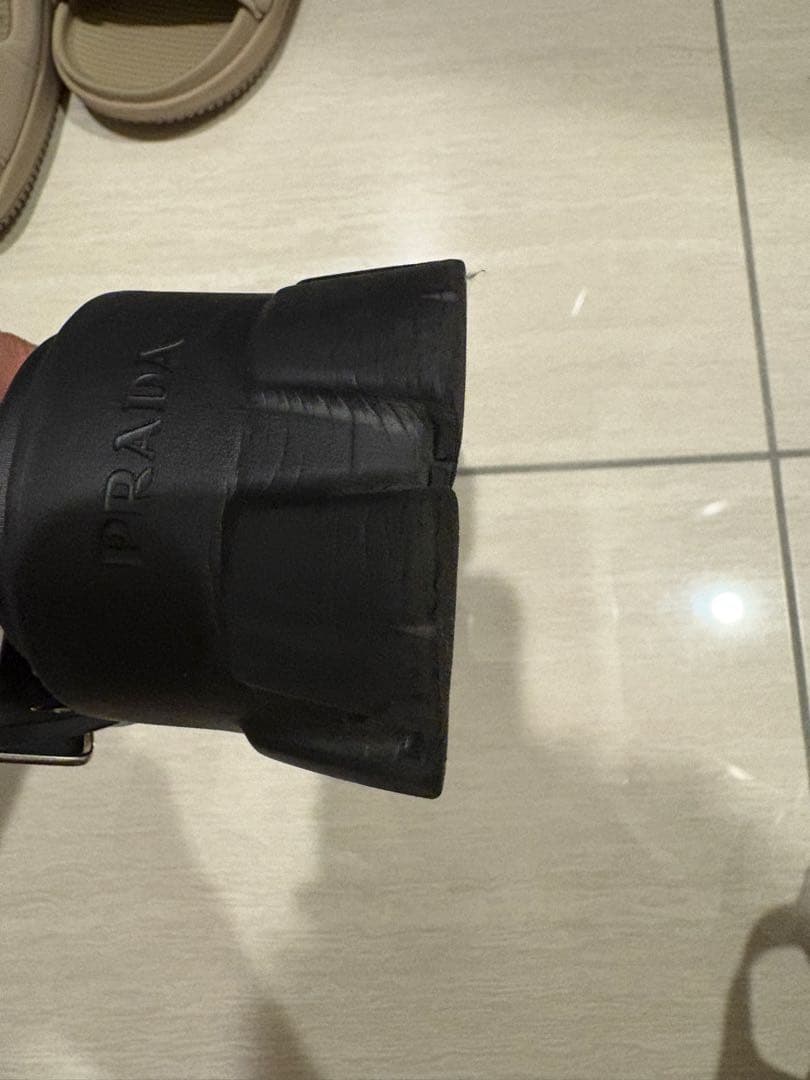 【KIN】PRADA ブラック ラバー サンダル ストラップ付