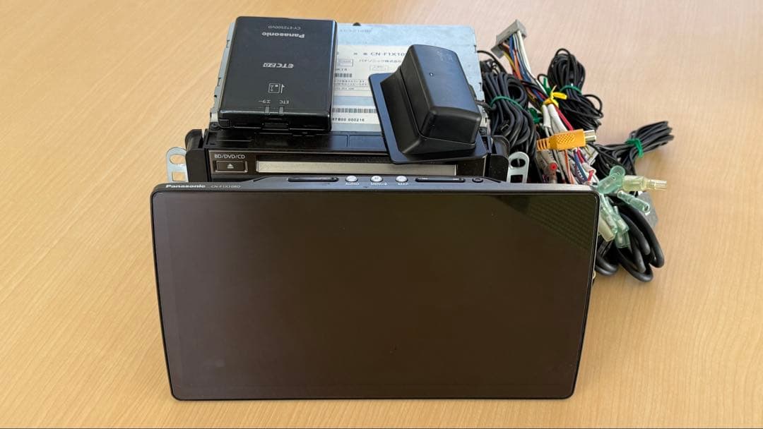 【美品)Panasonic フローティング10インチナビ、光ビーコン付ETC