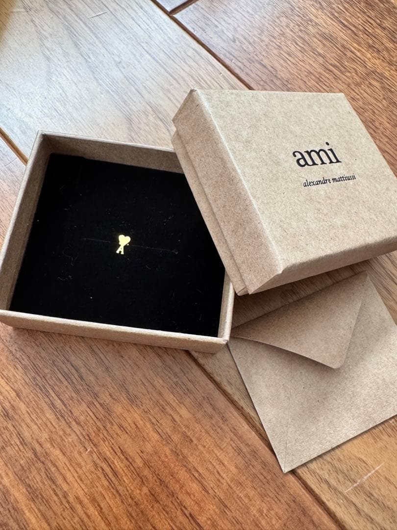 AMIPARISハート型シングルピアスゴールド BOX付き