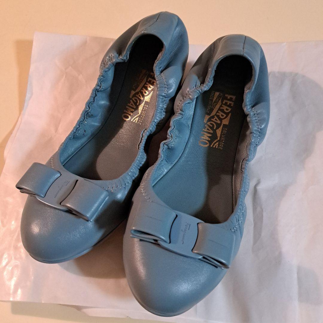 新品同様【Ferragamo】レザーフラットシューズ