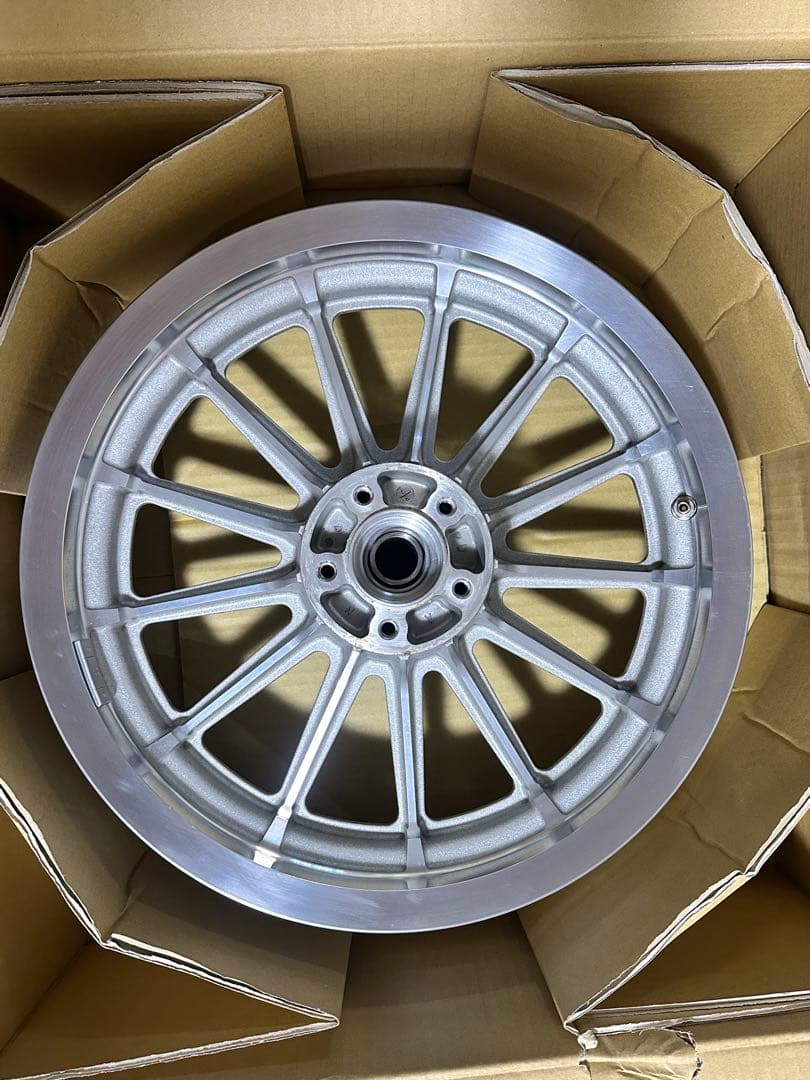 スポーツスター　リアホイールT16×3.00