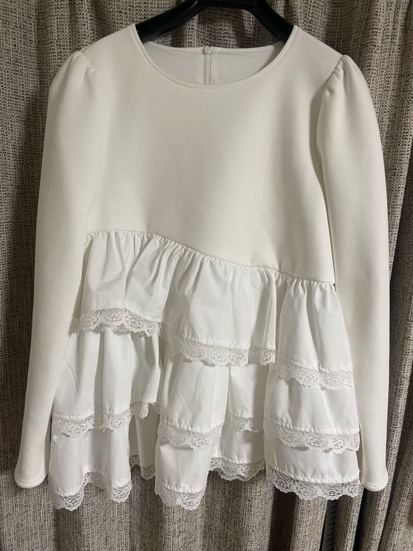 saayaコラボ！ボリュームフリルアシメトップス