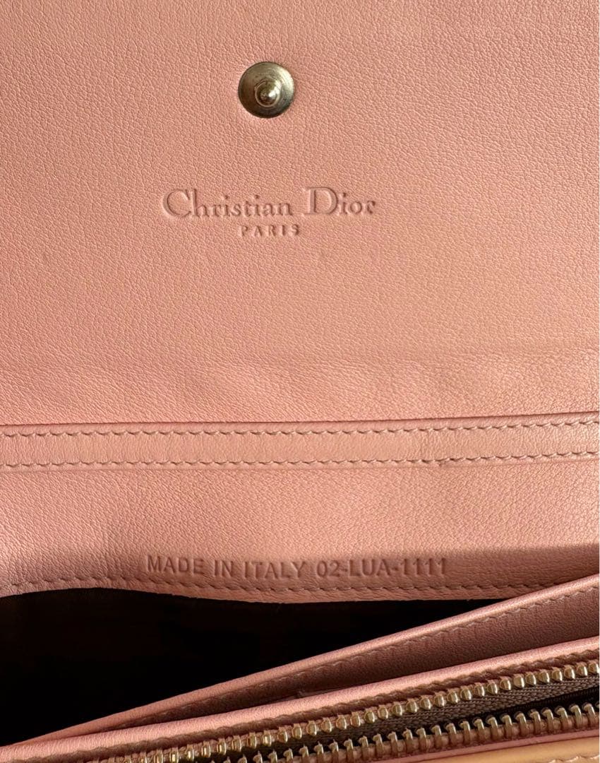 ④Dior ピンクベージュ パテントレザー 長財布