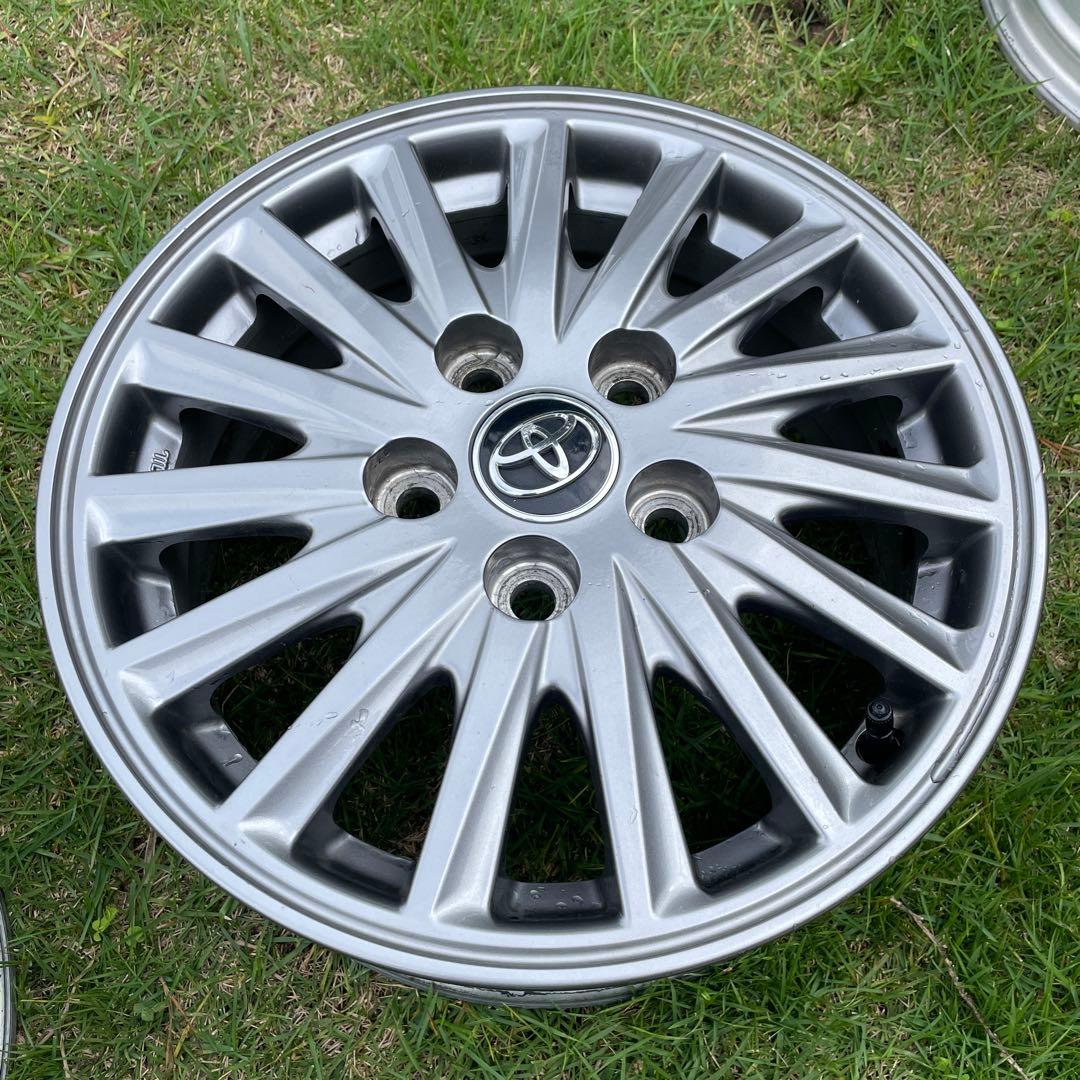 トヨタ 15インチ シルバーホイール ①