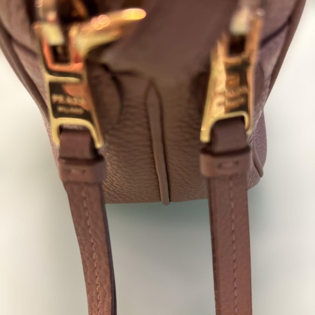 プラダ PRADA 斜めがけショルダーバッグ レザー　ベージュ　ゴールド