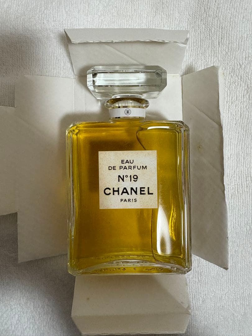 【美品】CHANEL Eau de Parfum N°19 100ml