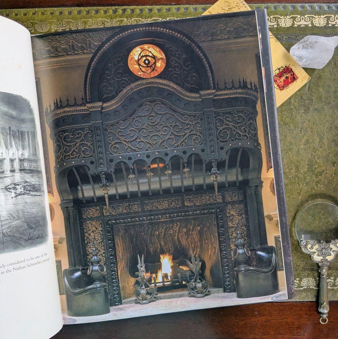 ディズニーファン必見！まるでホーンテッドマンションの扉を開けたような♪　古書洋書