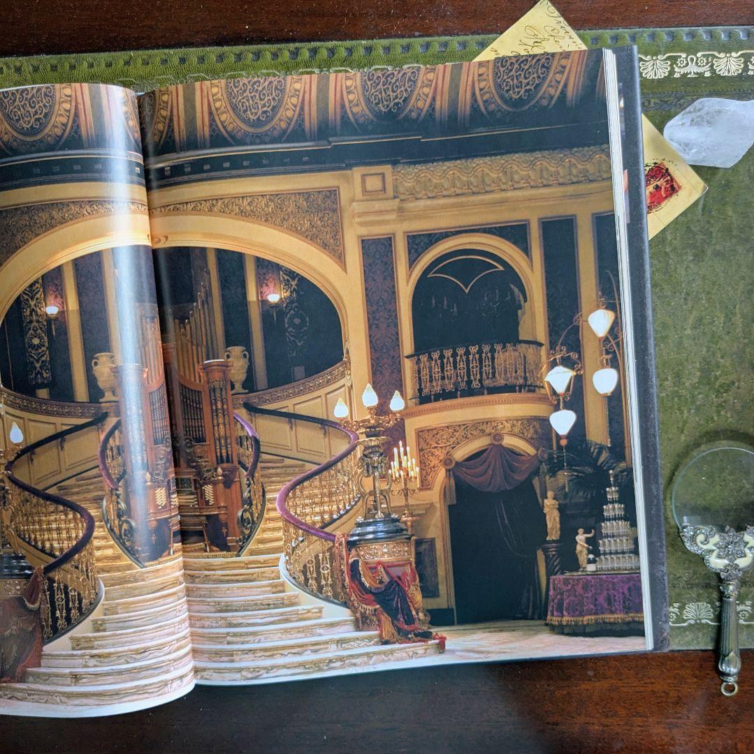 ディズニーファン必見！まるでホーンテッドマンションの扉を開けたような♪　古書洋書