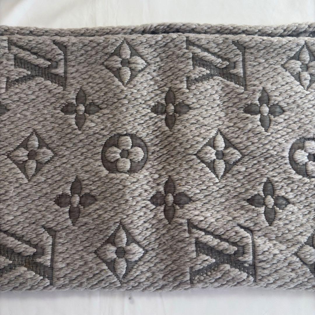 LOUIS VUITTON　モノグラムマフラー 　ライトグレー