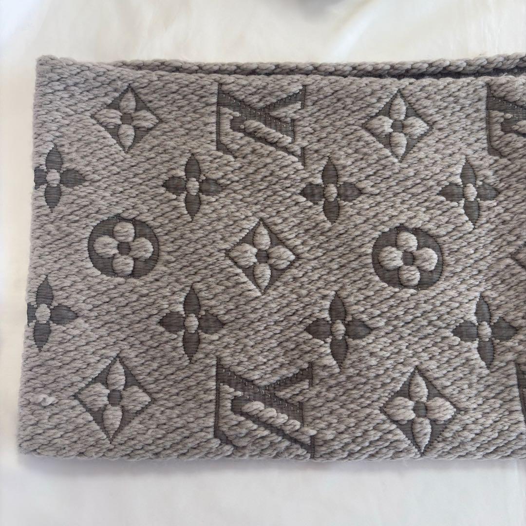 LOUIS VUITTON　モノグラムマフラー 　ライトグレー