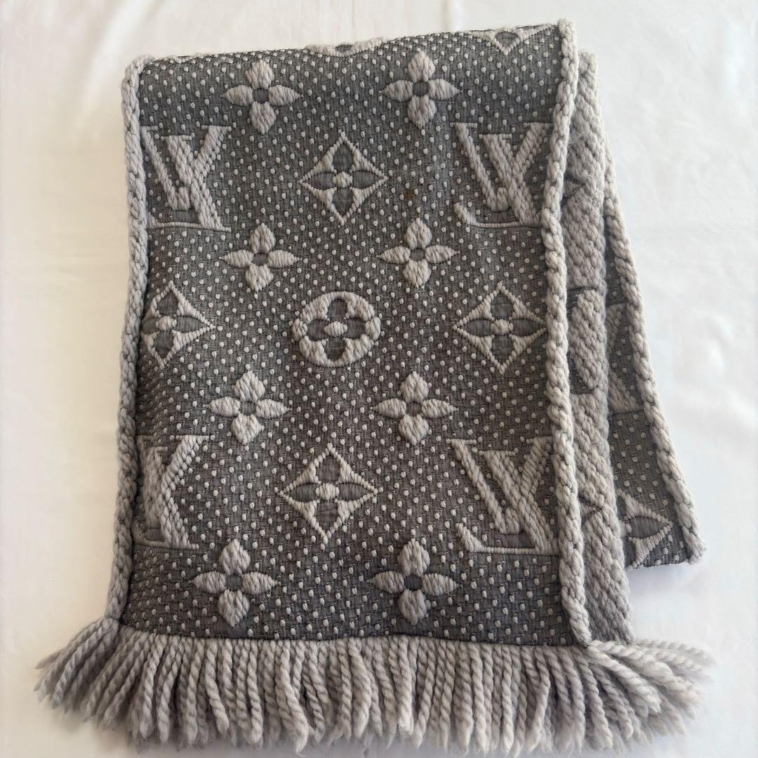 LOUIS VUITTON　モノグラムマフラー 　ライトグレー