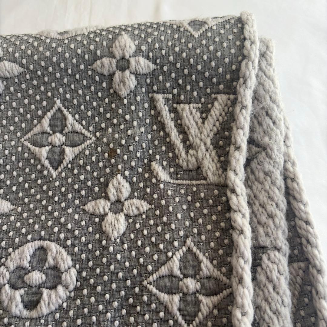 LOUIS VUITTON　モノグラムマフラー 　ライトグレー