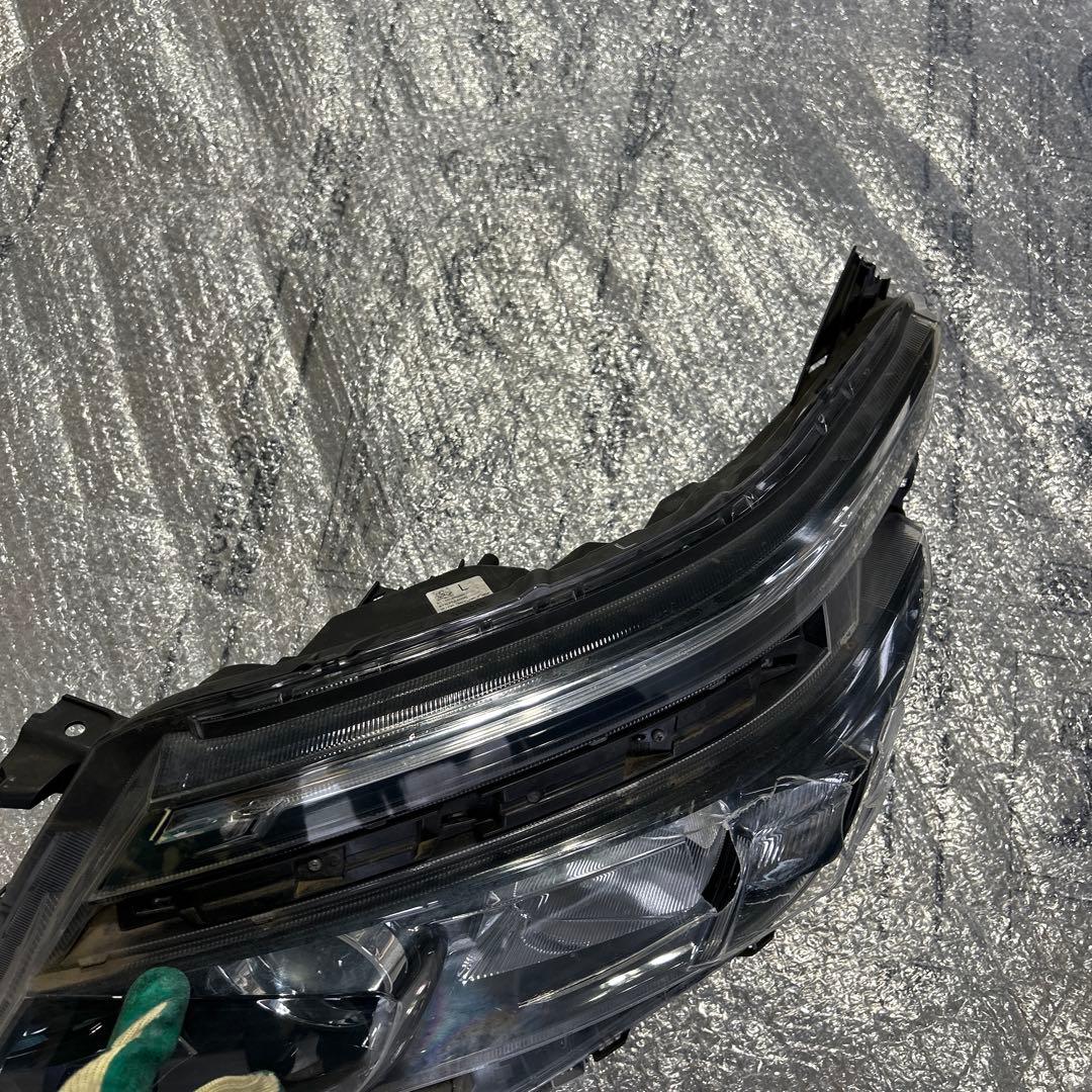 車*)様 ヴォクシー　ヘッドライト　左　ICHIKOH 28-229 ジャンク品