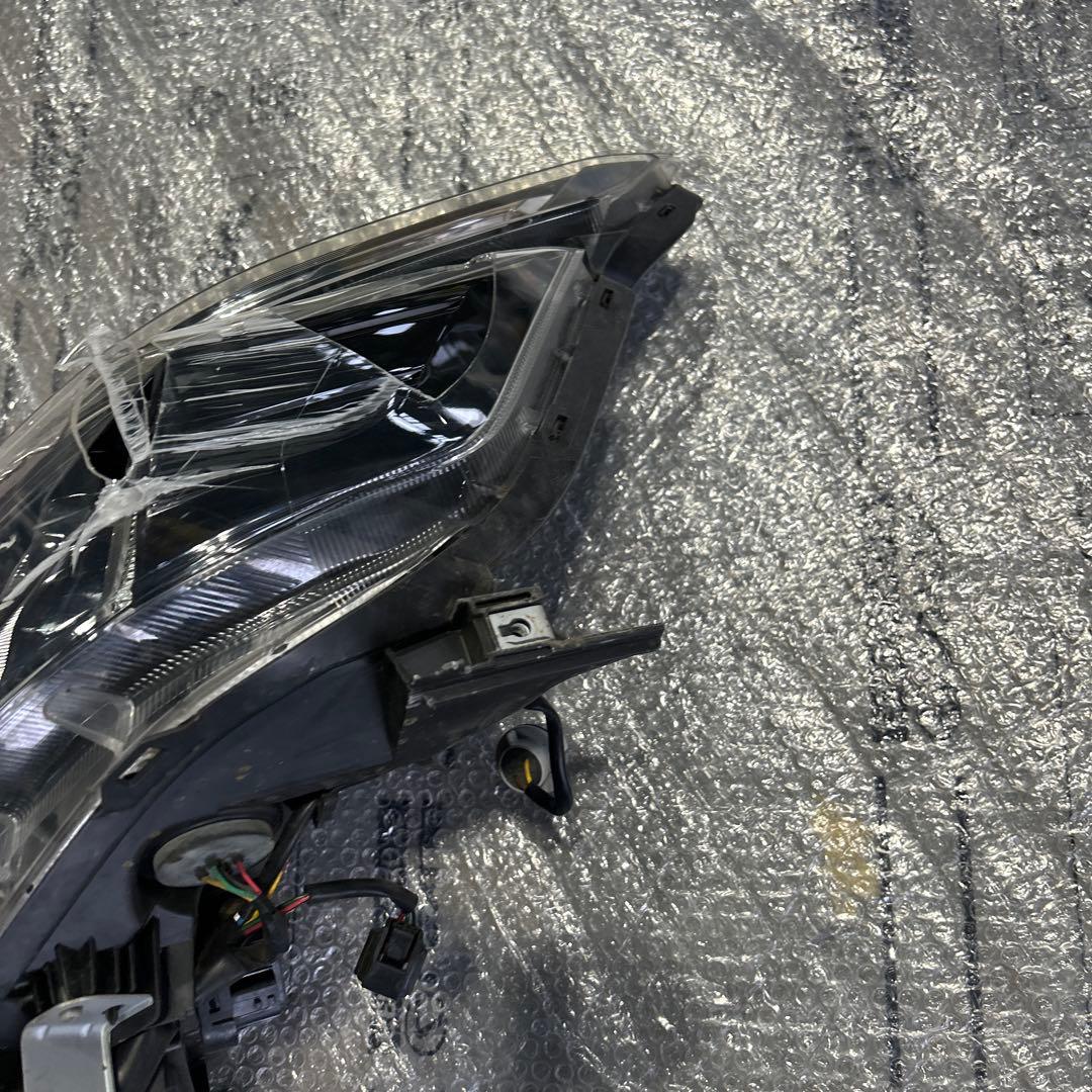 車*)様 ヴォクシー　ヘッドライト　左　ICHIKOH 28-229 ジャンク品