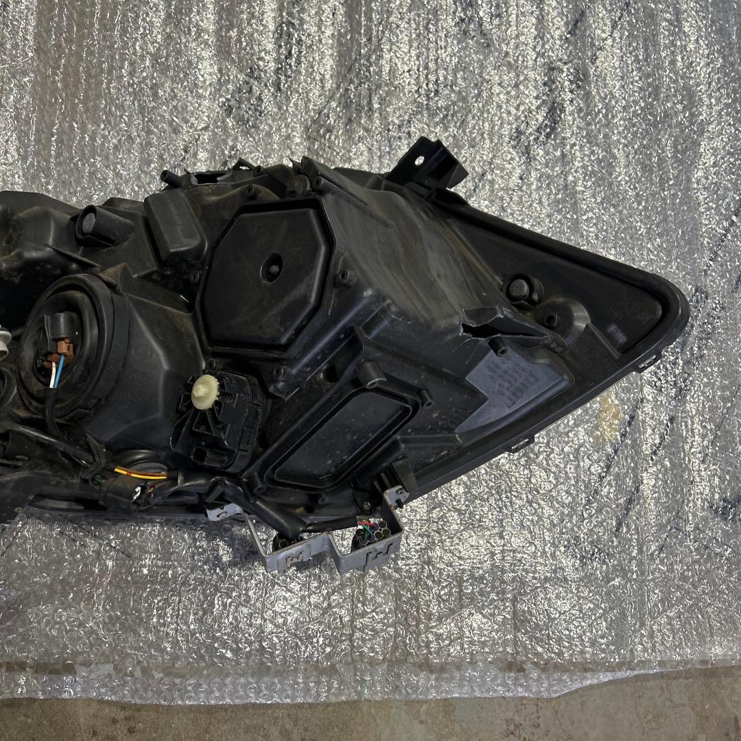 車*)様 ヴォクシー　ヘッドライト　左　ICHIKOH 28-229 ジャンク品