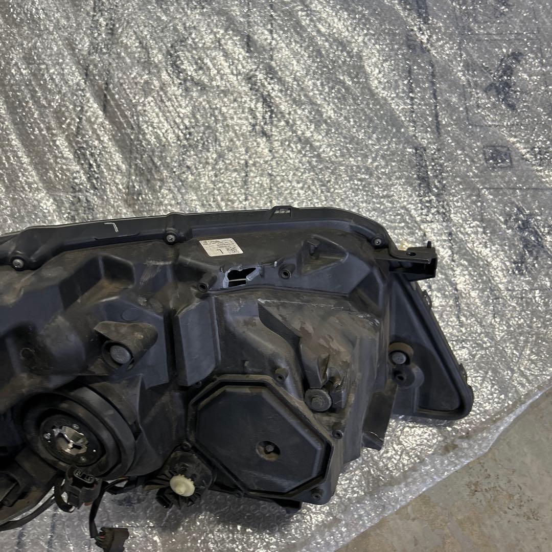 車*)様 ヴォクシー　ヘッドライト　左　ICHIKOH 28-229 ジャンク品