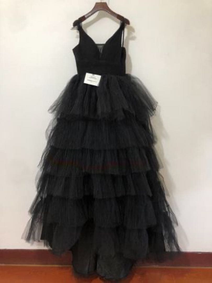 ディープV ブラックウエディングドレス（ブラックドレス）