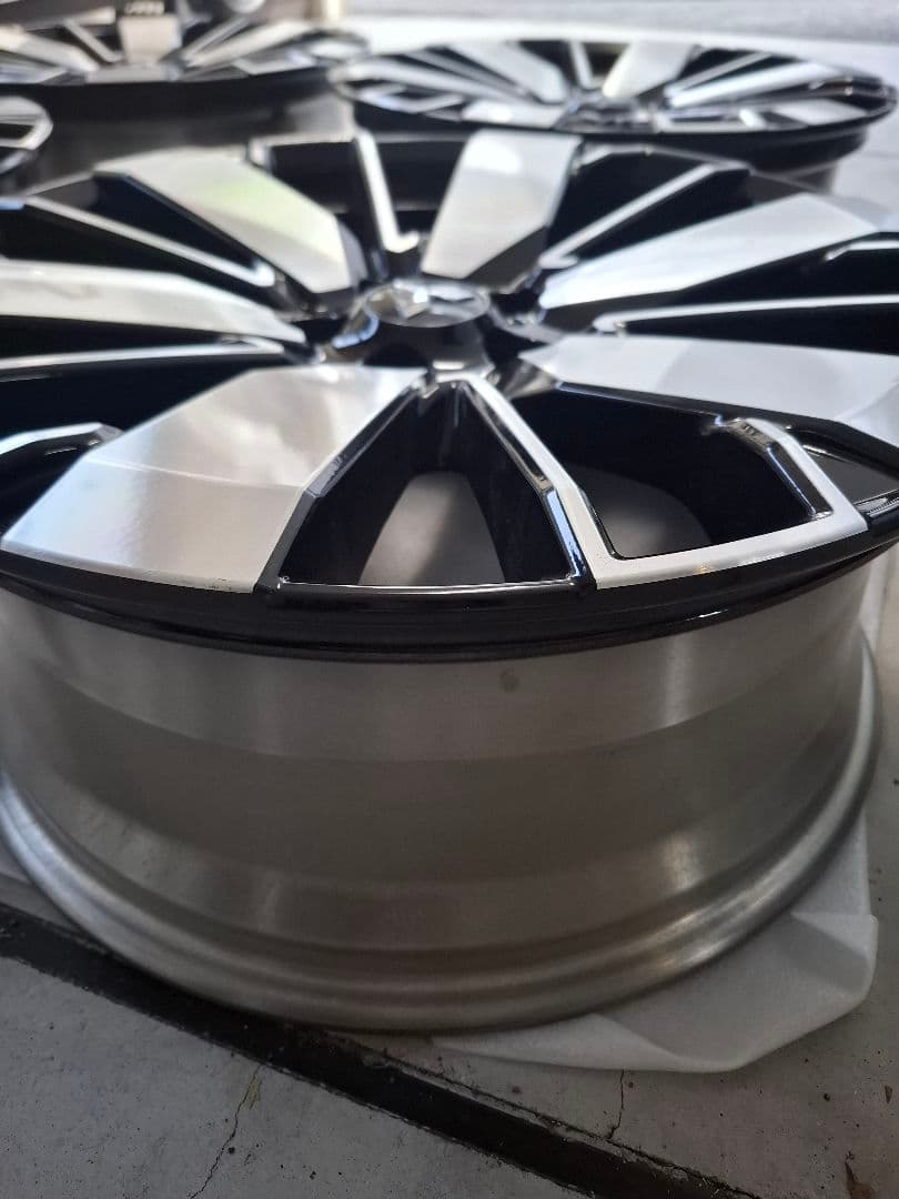 三菱アウトランダーPHEV　20インチ アルミホイール4本