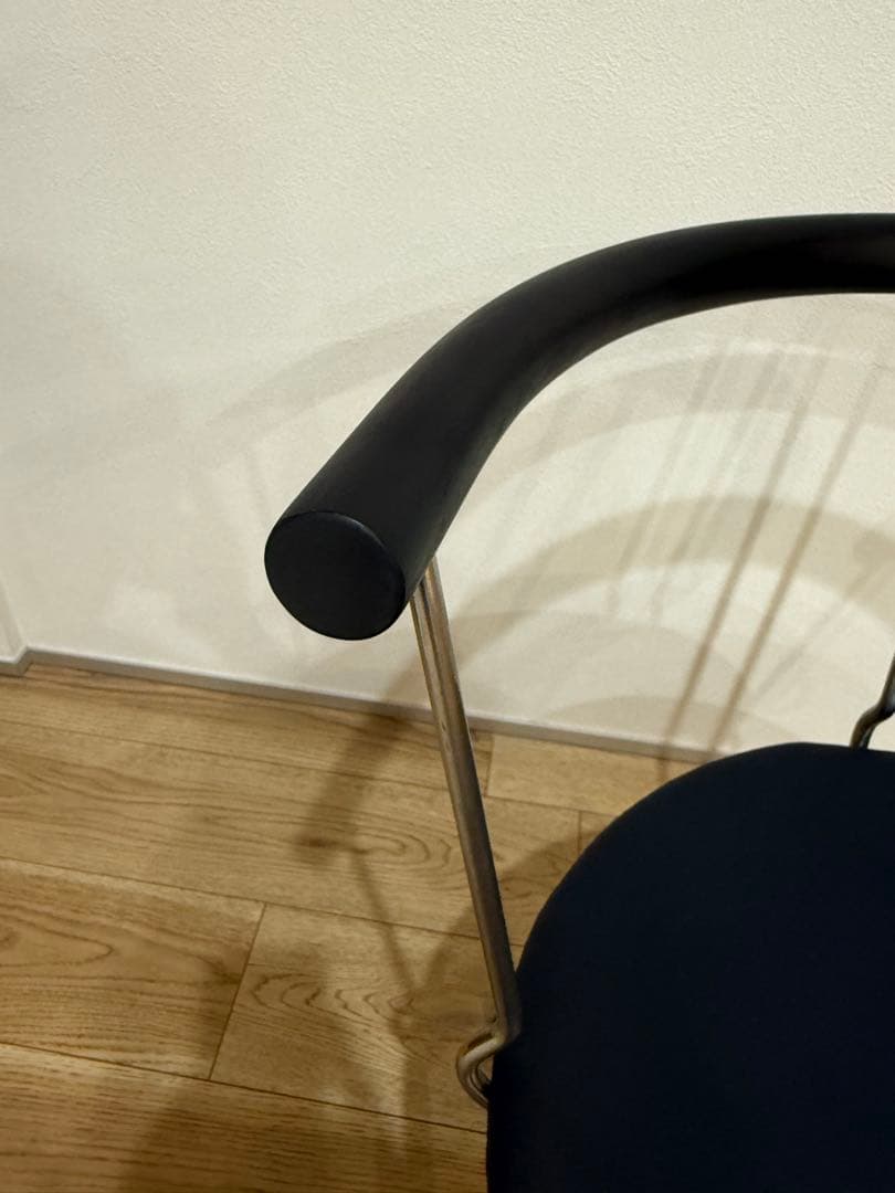 残り1脚　TECHNA アームチェア