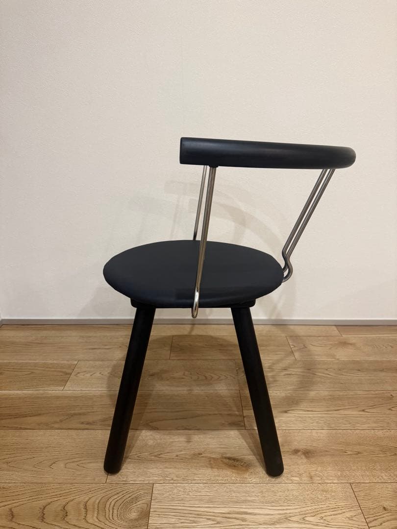 残り1脚　TECHNA アームチェア