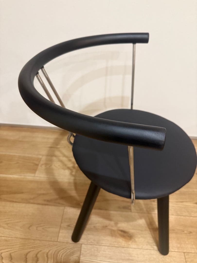 残り1脚　TECHNA アームチェア