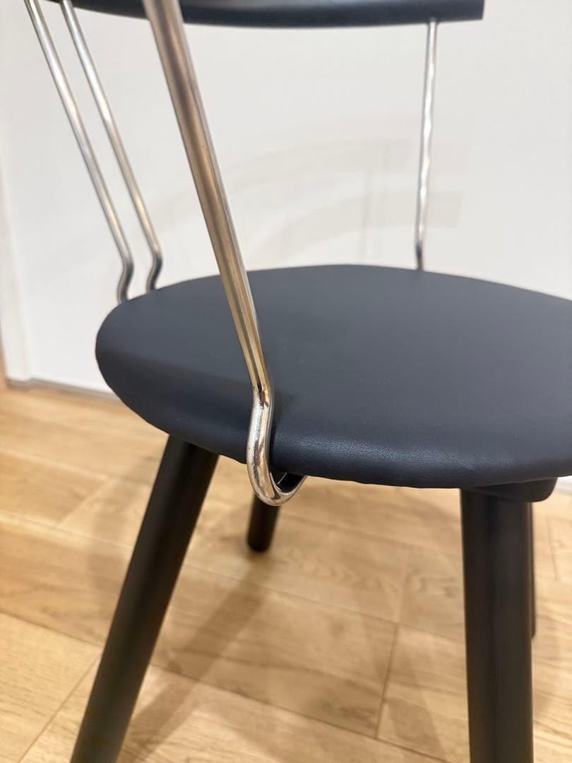 残り1脚　TECHNA アームチェア