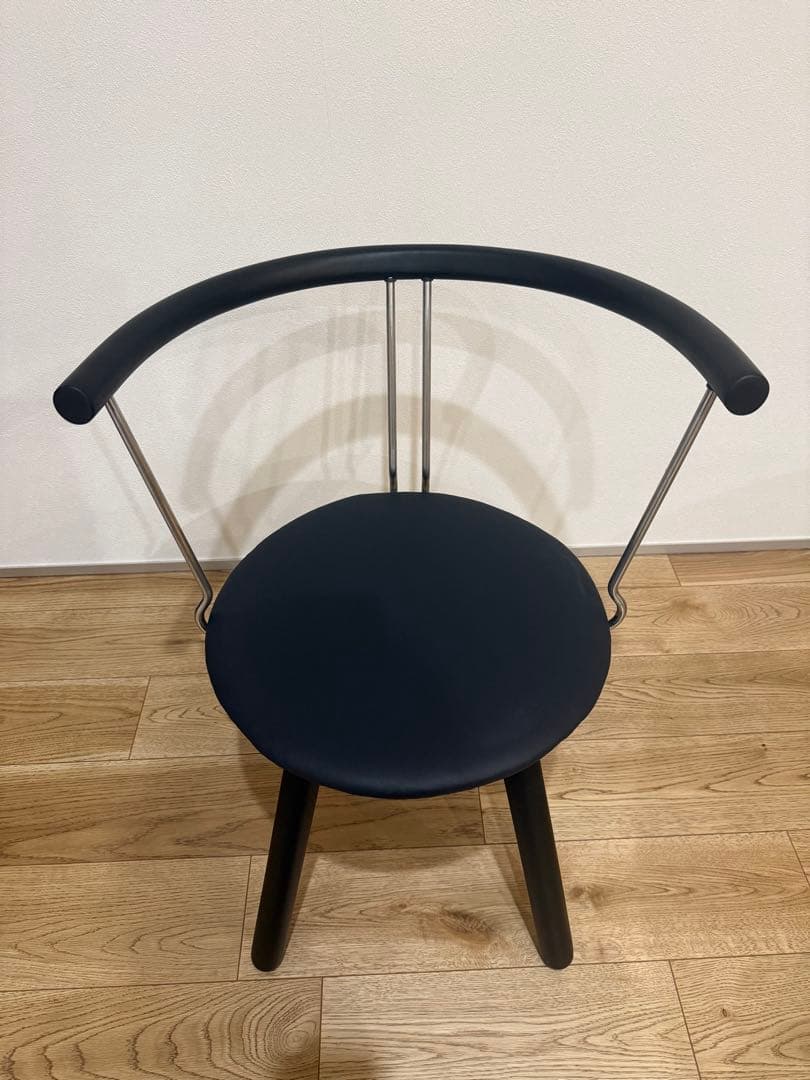 残り1脚　TECHNA アームチェア