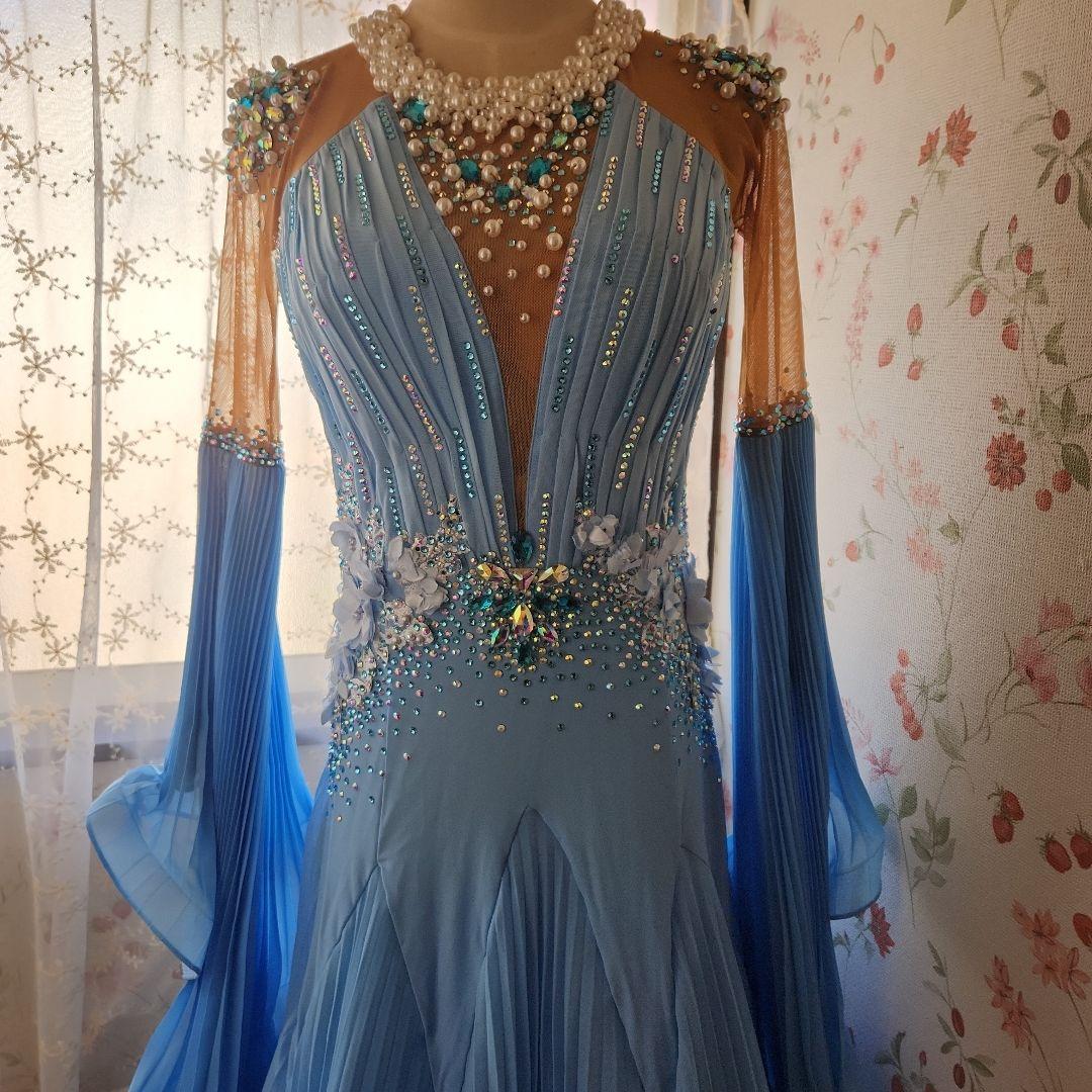 最終お値下げ。 社交ダンス用ドレス 水色 ビーズ装飾　LからL.L.サイズ