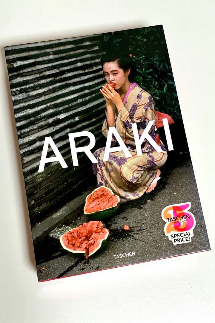 荒木経惟写真集『ARAKI』