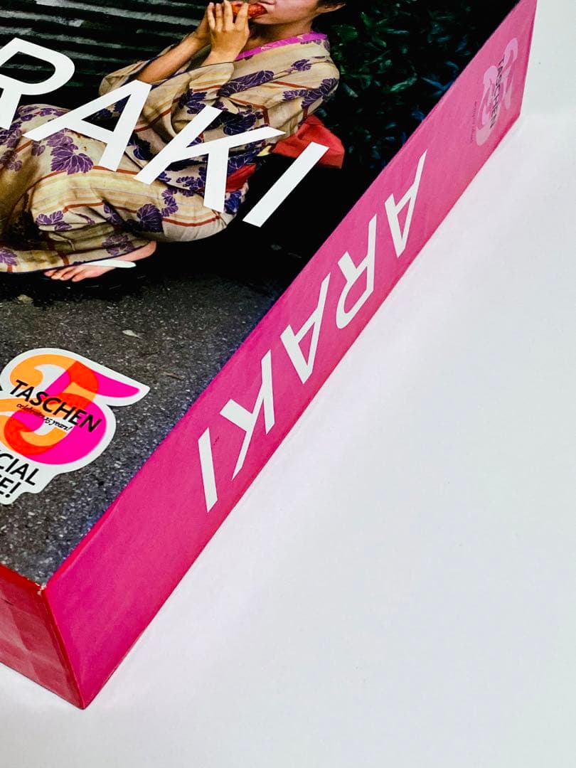 荒木経惟写真集『ARAKI』