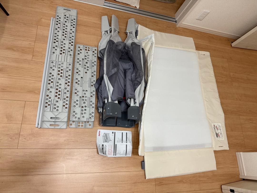 アップリカ　ココネルエアー グレー