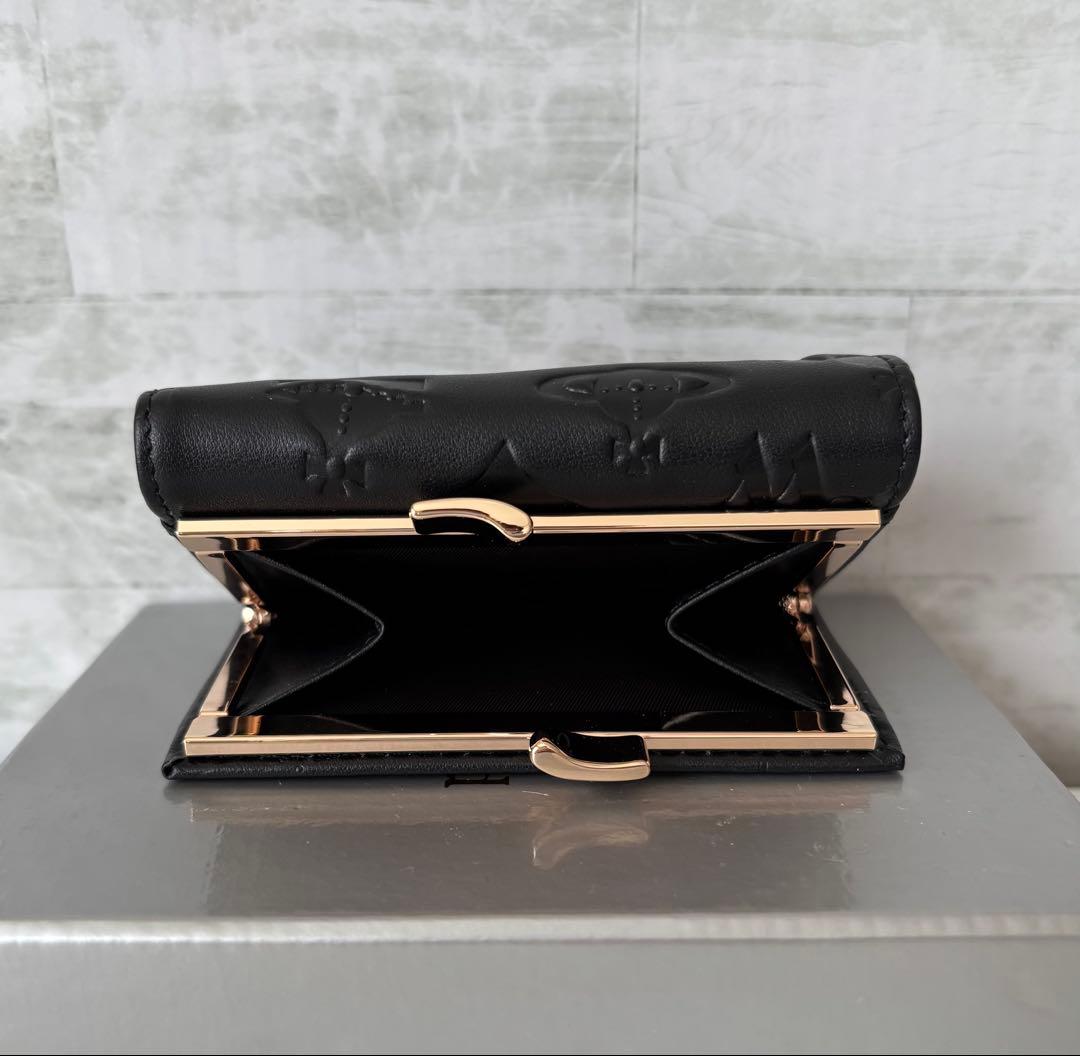 定番・人気Vivianne westwood オーブロゴ 三つ折り財布 黒