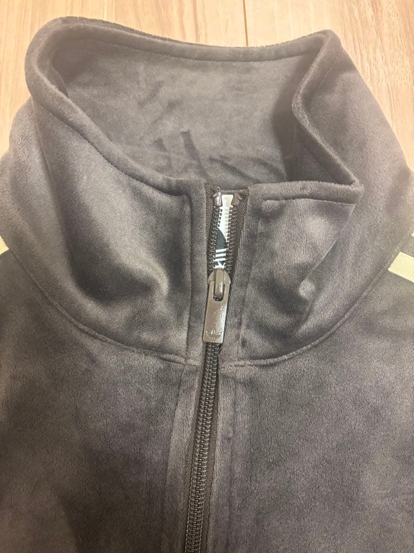 アディダス　ベロアトラックジャケット